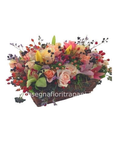 Cesto di fiori assortiti