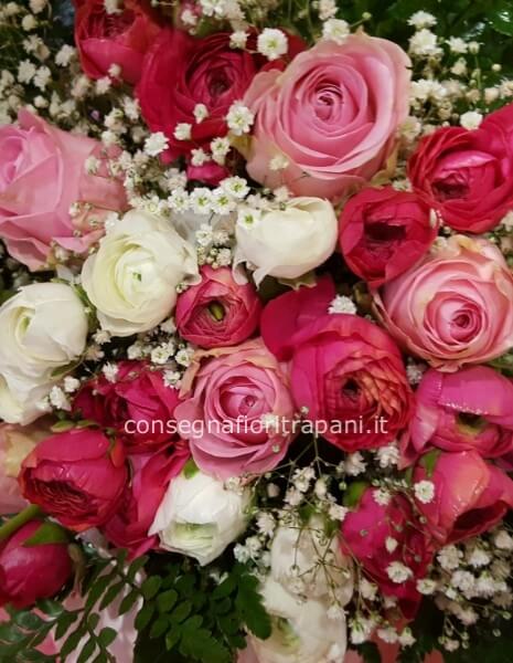 Cesto di fiori primaverili