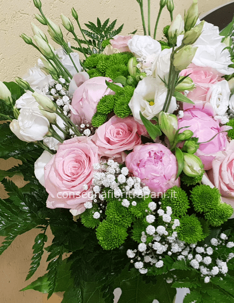 bouquet fiori freschi dai toni delicati